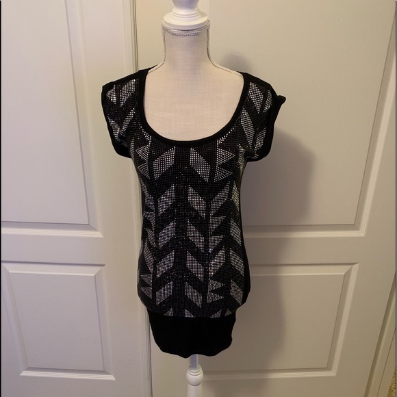 GUESS Top - Picture 4 of 11